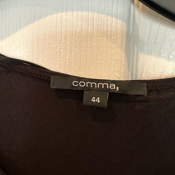 Black silky comma blouse - Picture 3 of 3